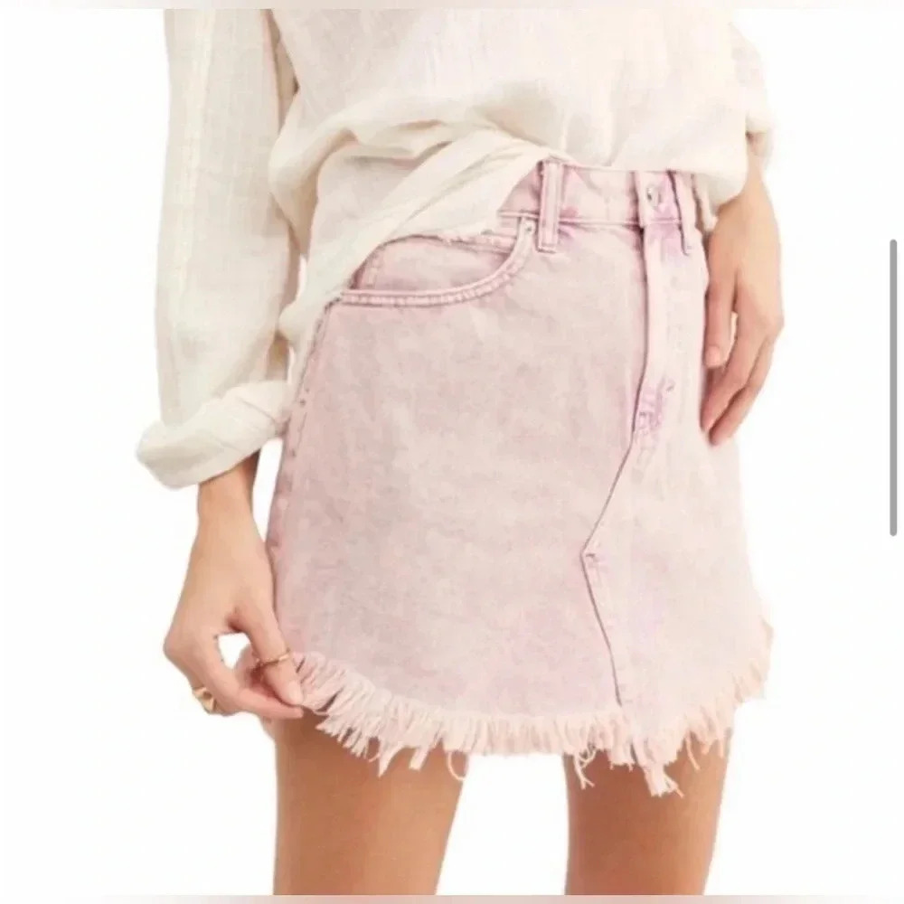 We The Free by Free People - Bailey Denim Skirt in Pink - Size 25